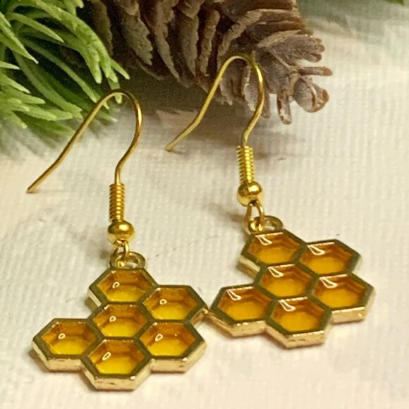Honeycomb Earring, Honey Earring, Bee Earring, Insect Earring, Bumblebee Earring - Picture 2 of 6